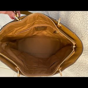 Coach tote. Non smoking home